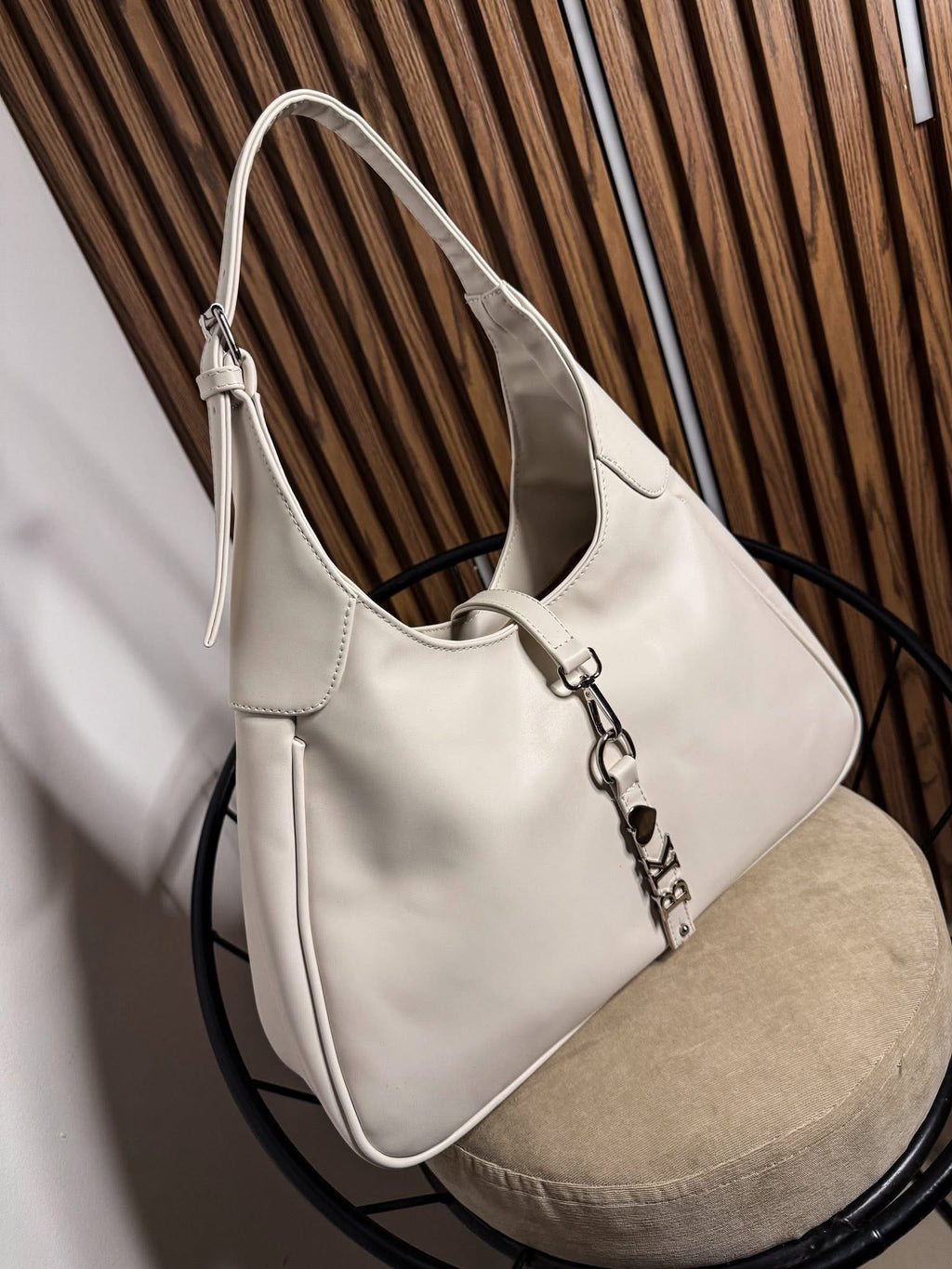 Trianni Latte + Herraje Plata